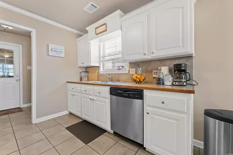 Kitchen - 10 Sugar Cv, Ward, AR 72176 photo 1 of 1