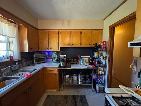 Kitchen - 16 Diane Ave, Ash Flat, AR 72513 photo 2 of 4
