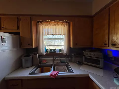 Kitchen - 16 Diane Ave, Ash Flat, AR 72513 photo 3 of 4