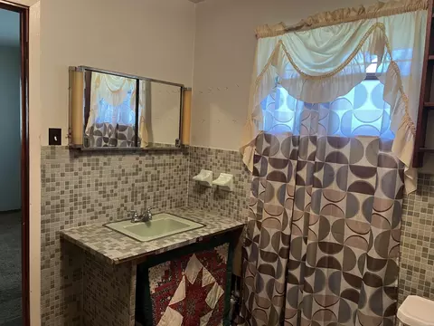 Bath - 2808 Camden Rd, Pine Bluff, AR 71603 photo 1 of 3