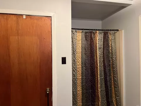 Bath - 2808 Camden Rd, Pine Bluff, AR 71603 photo 2 of 3