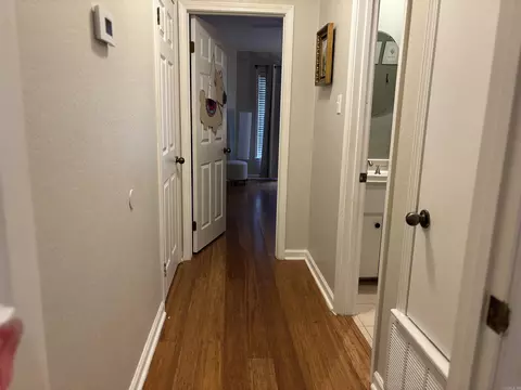 Entry Way - 1065 Cambridge Ct, Benton, AR 72019 photo 2 of 2