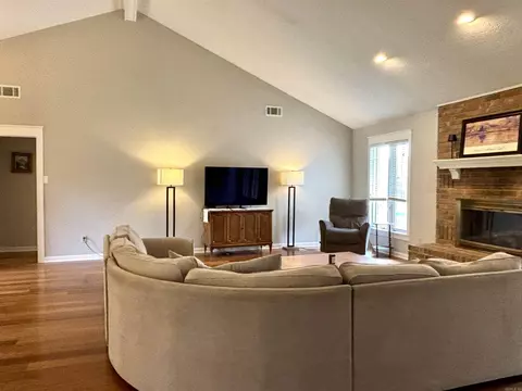 Living - 1065 Cambridge Ct, Benton, AR 72019 photo 2 of 3