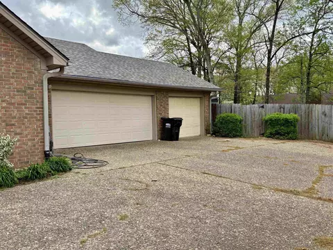Exterior - 1065 Cambridge Ct, Benton, AR 72019 photo 12 of 14