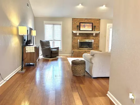 Living - 1065 Cambridge Ct, Benton, AR 72019 photo 1 of 3
