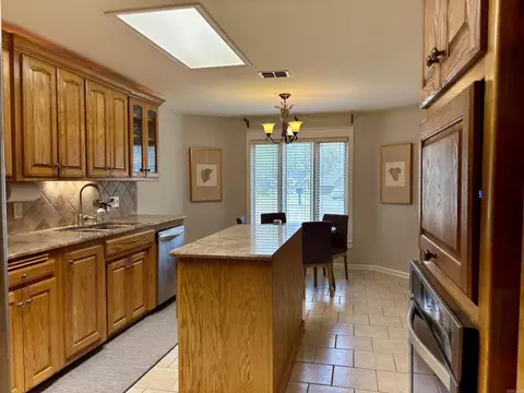 Kitchen - 1065 Cambridge Ct, Benton, AR 72019 photo 1 of 4