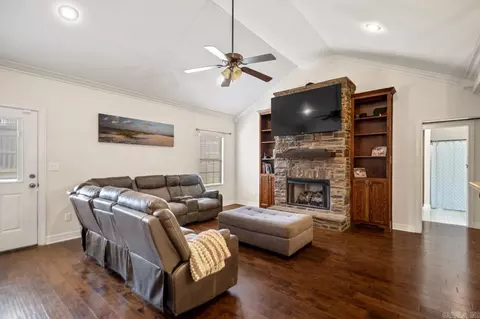 612 Surrey Ln, Benton, AR 72015 photo 5