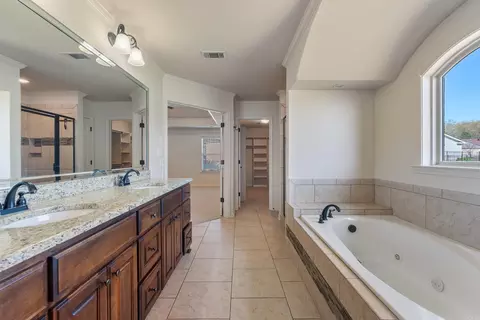 Bath - 4115 Commonwealth Dr, Bryant, AR 72022 photo 5 of 5
