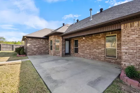 Exterior - 4115 Commonwealth Dr, Bryant, AR 72022 photo 4 of 8