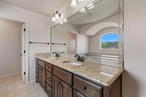 Bath - 4115 Commonwealth Dr, Bryant, AR 72022 photo 4 of 5