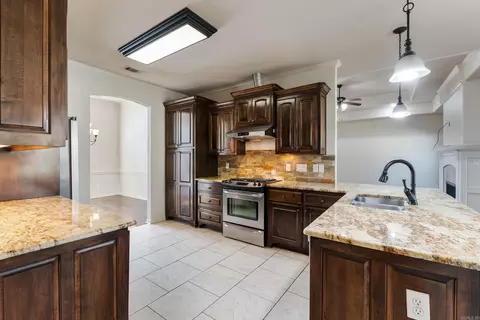 Kitchen - 4115 Commonwealth Dr, Bryant, AR 72022 photo 4 of 4