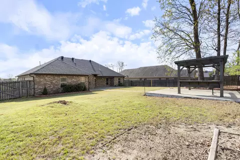 Exterior - 4115 Commonwealth Dr, Bryant, AR 72022 photo 7 of 8