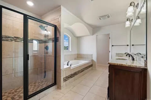 Bath - 4115 Commonwealth Dr, Bryant, AR 72022 photo 3 of 5