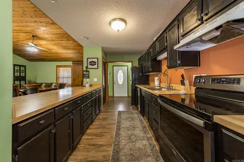 Kitchen - 724 Weldon Rd, Edgemont, AR 72044 photo 3 of 4