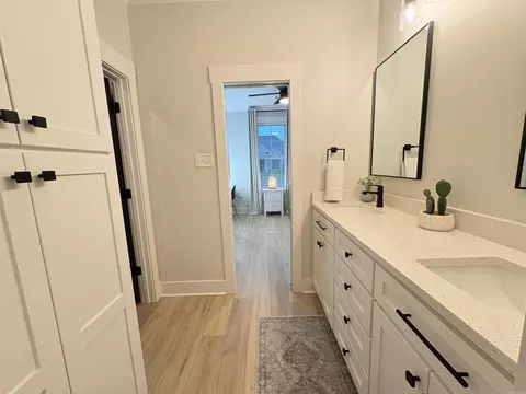 Bath - 1680 Pearce Dr, Conway, AR 72034 photo 9 of 11