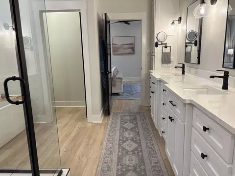 Bath - 1680 Pearce Dr, Conway, AR 72034 photo 6 of 11