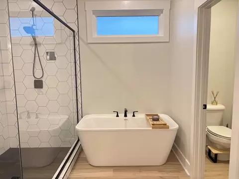 Bath - 1680 Pearce Dr, Conway, AR 72034 photo 5 of 11