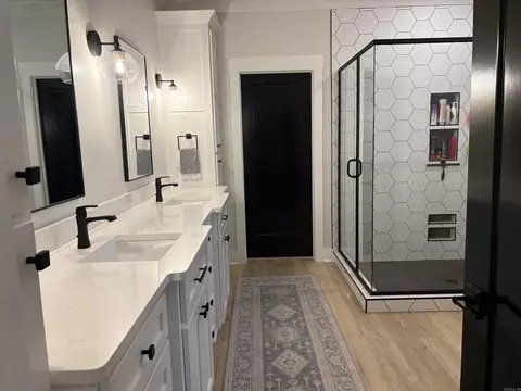 Bath - 1680 Pearce Dr, Conway, AR 72034 photo 2 of 11