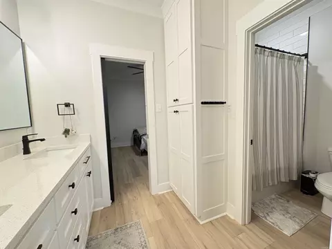 Bath - 1680 Pearce Dr, Conway, AR 72034 photo 7 of 11