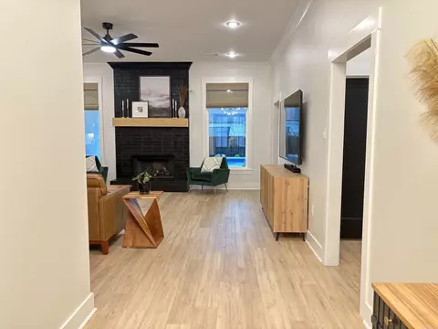 Entry Way - 1680 Pearce Dr, Conway, AR 72034 photo 4 of 6