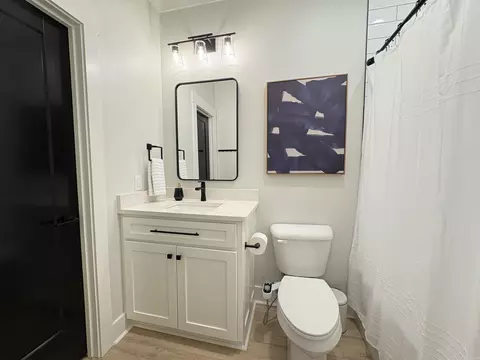 Bath - 1680 Pearce Dr, Conway, AR 72034 photo 10 of 11