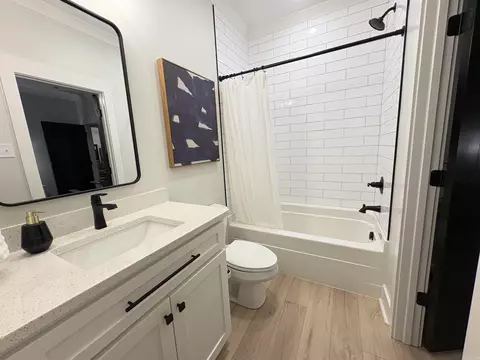 Bath - 1680 Pearce Dr, Conway, AR 72034 photo 11 of 11