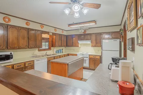 Kitchen - 19 Cedar Hill Rd, Conway, AR 72032 photo 1 of 4