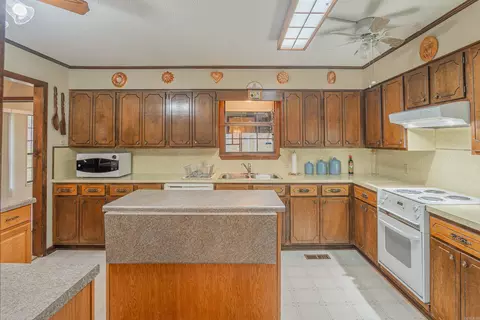 Kitchen - 19 Cedar Hill Rd, Conway, AR 72032 photo 3 of 4