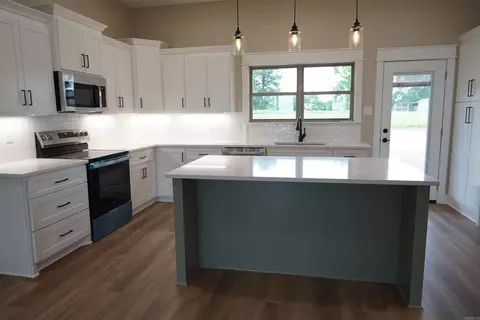 Kitchen - 37 High Point Dr, Greenbrier, AR 72058 photo 3 of 6