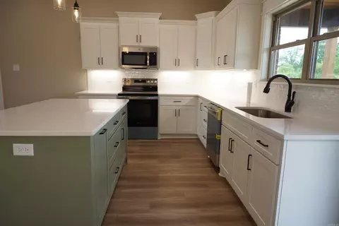 Kitchen - 37 High Point Dr, Greenbrier, AR 72058 photo 6 of 6