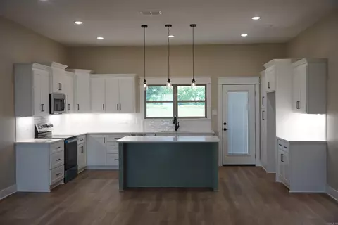 Kitchen - 37 High Point Dr, Greenbrier, AR 72058 photo 1 of 6