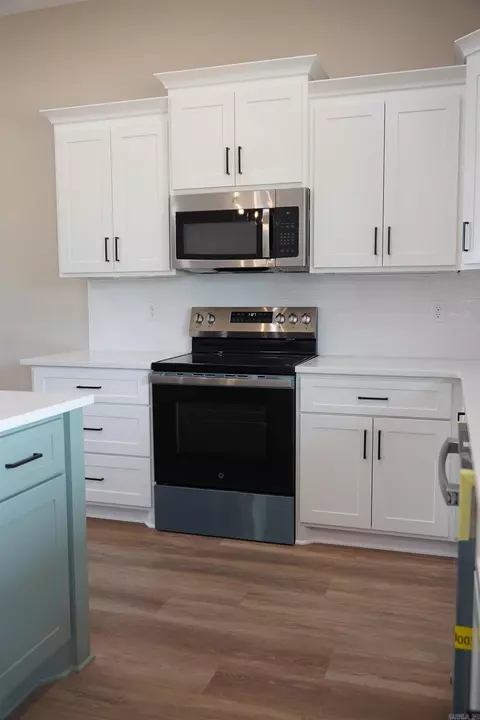 Kitchen - 37 High Point Dr, Greenbrier, AR 72058 photo 5 of 6