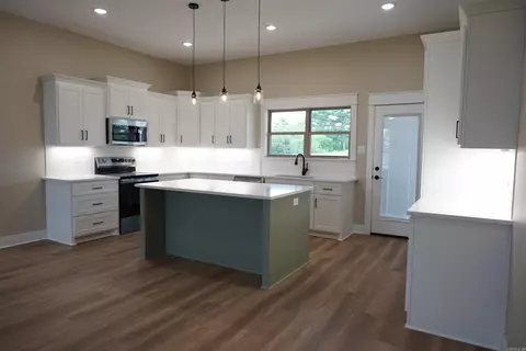 Kitchen - 37 High Point Dr, Greenbrier, AR 72058 photo 2 of 6