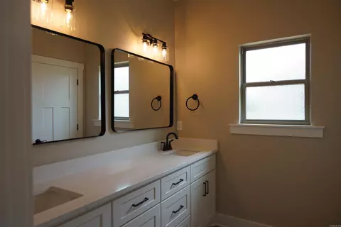Bath - 37 High Point Dr, Greenbrier, AR 72058 photo 1 of 6