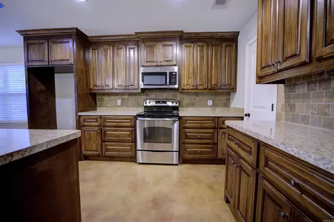 Kitchen - 2719 Finley Loop, Bryant, AR 72022 photo 2 of 3