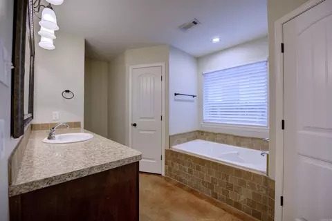 Bath - 2719 Finley Loop, Bryant, AR 72022 photo 2 of 6