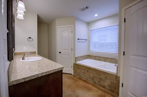 Bath - 2719 Finley Loop, Bryant, AR 72022 photo 1 of 6