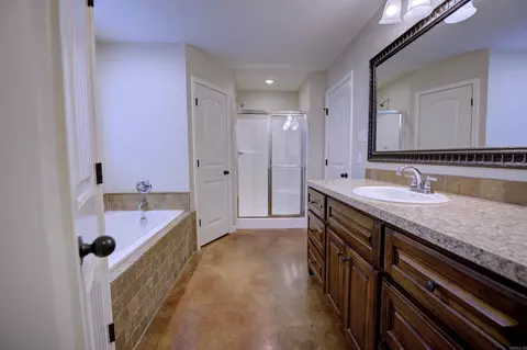 Bath - 2719 Finley Loop, Bryant, AR 72022 photo 4 of 6