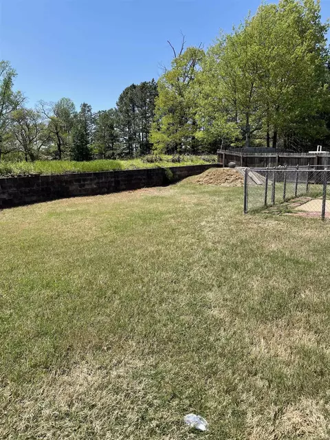 Exterior - 609 Earle Dr, Benton, AR 72015 photo 3 of 4