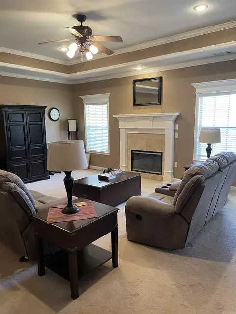 Living - 609 Earle Dr, Benton, AR 72015 photo 1 of 1
