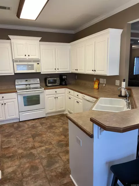 Kitchen - 609 Earle Dr, Benton, AR 72015 photo 2 of 2