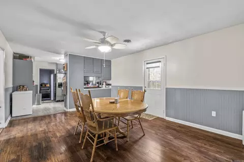 Dining - 701 N Spruce St, Searcy, AR 72143 photo 3 of 3
