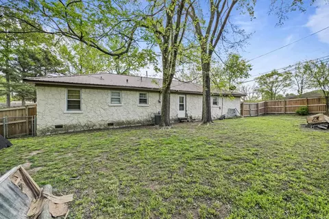 Exterior - 701 N Spruce St, Searcy, AR 72143 photo 5 of 6