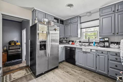 Kitchen - 701 N Spruce St, Searcy, AR 72143 photo 1 of 3