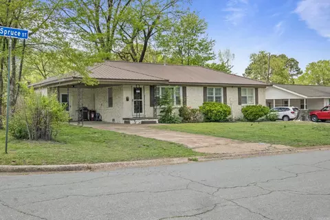 Exterior - 701 N Spruce St, Searcy, AR 72143 photo 3 of 6