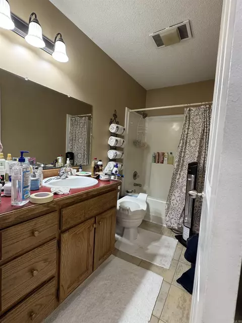 Bath - 812 E Unity Rd, Paragould, AR 72450 photo 1 of 1