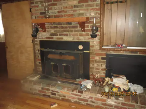 Living - 609 E Central, Warren, AR 71671 photo 2 of 3