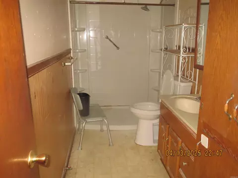 Bath - 609 E Central, Warren, AR 71671 photo 1 of 1