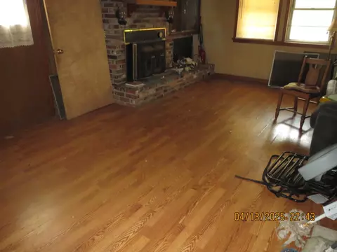 Living - 609 E Central, Warren, AR 71671 photo 1 of 3
