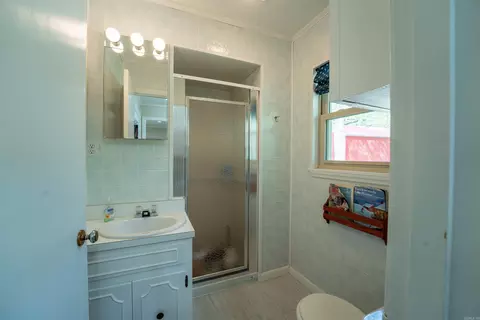 Bath - 5486 Congo Rd, Benton, AR 72019 photo 2 of 3